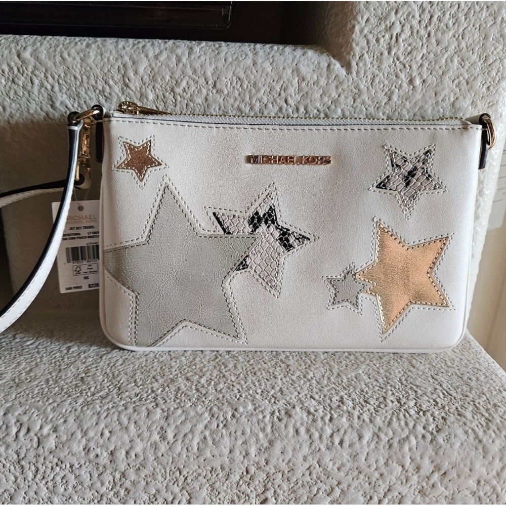 Michael Kors Cream Patch Wristlet NWT - Picture 1 of 5